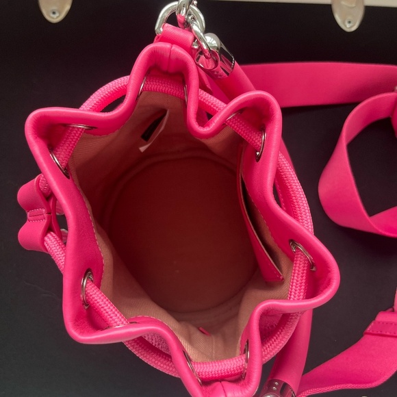 Marc Jacobs “The Bucket” Woven w/Leather Trim Bright Pink - Picture 5 of 9
